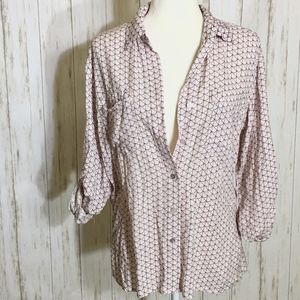 🌵3/$20 Pink & White Geo Print Boyfriend Top